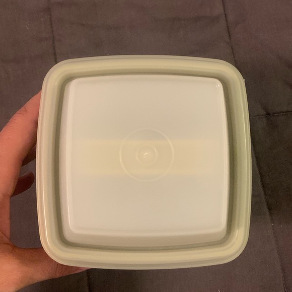 Tupperware pickle container - Picture 9 of 11